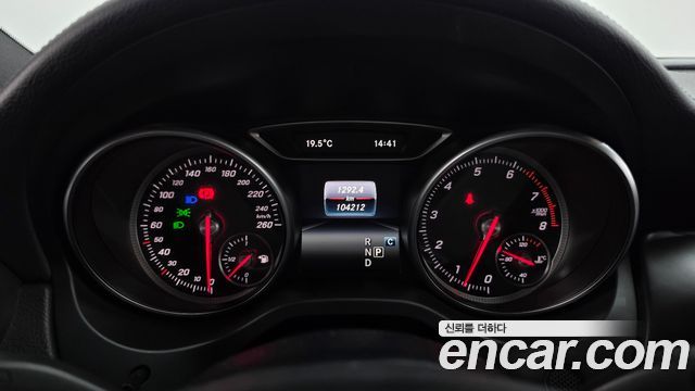 Mercedes-Benz GLA-Class 2018 — photo 8
