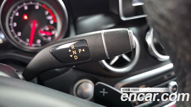 Mercedes-Benz GLA-Class 2018 — photo 9