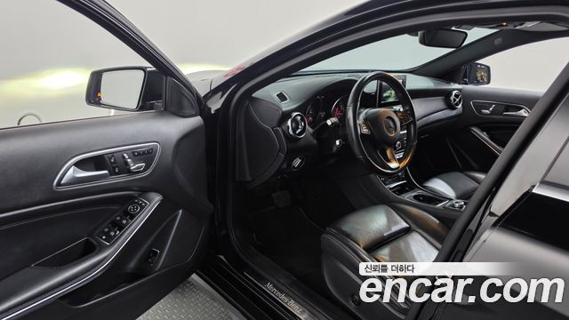 Mercedes-Benz GLA-Class 2018 — photo 10