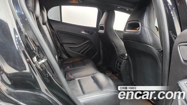 Mercedes-Benz GLA-Class 2018 — photo 12