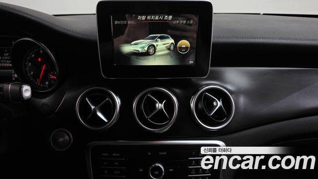 Mercedes-Benz GLA-Class 2018 — photo 14