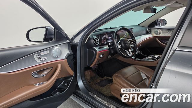 Mercedes-Benz E-Class 2019 — photo 10