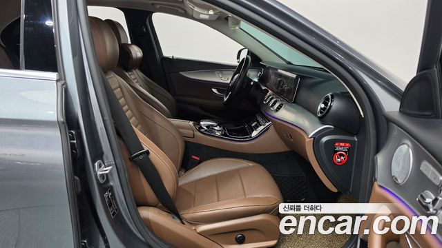 Mercedes-Benz E-Class 2019 — photo 11