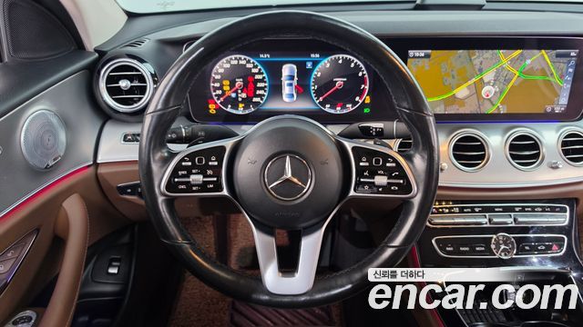 Mercedes-Benz E-Class 2019 — photo 13