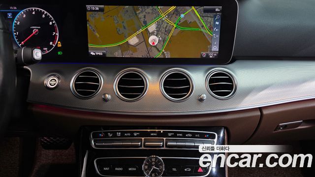 Mercedes-Benz E-Class 2019 — photo 14