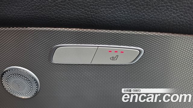 Mercedes-Benz E-Class 2019 — photo 19