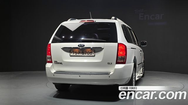 Kia Canival 2010 — photo 4