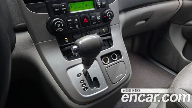 Kia Canival 2010 — photo 9
