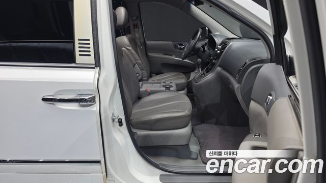 Kia Canival 2010 — photo 11