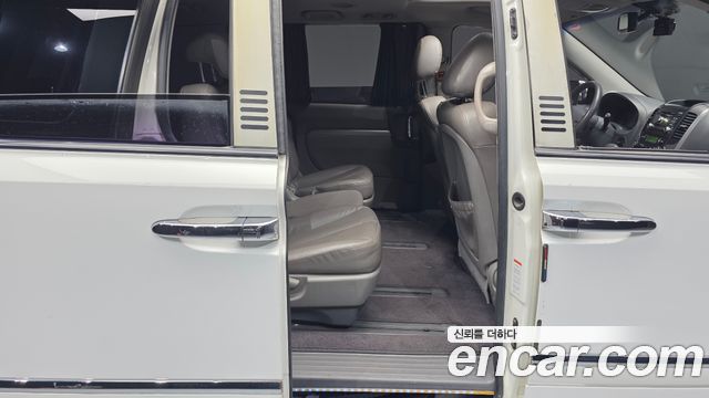 Kia Canival 2010 — photo 12