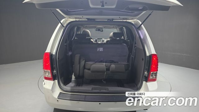 Kia Canival 2010 — photo 19