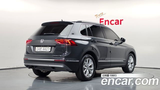 Volkswagen Tiguan 2018 — photo 2