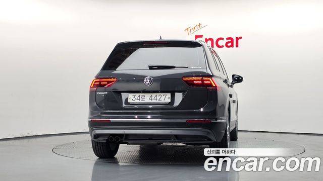 Volkswagen Tiguan 2018 — photo 4