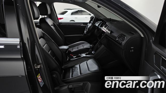 Volkswagen Tiguan 2018 — photo 11