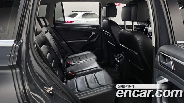 Volkswagen Tiguan 2018 — photo 12