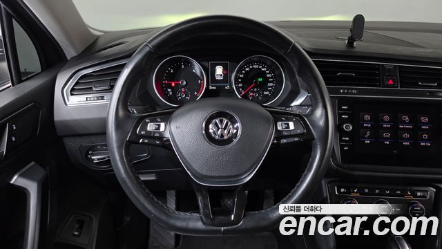 Volkswagen Tiguan 2018 — photo 13