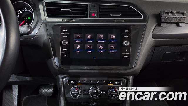 Volkswagen Tiguan 2018 — photo 14