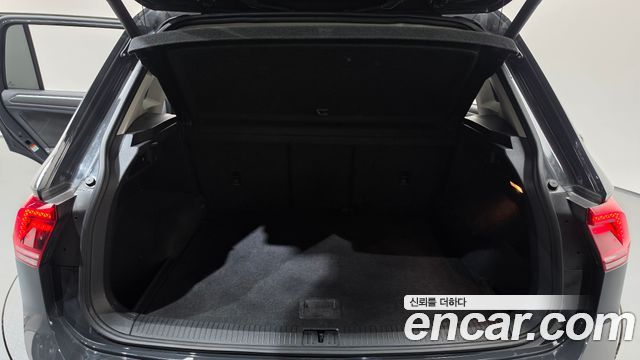 Volkswagen Tiguan 2018 — photo 20