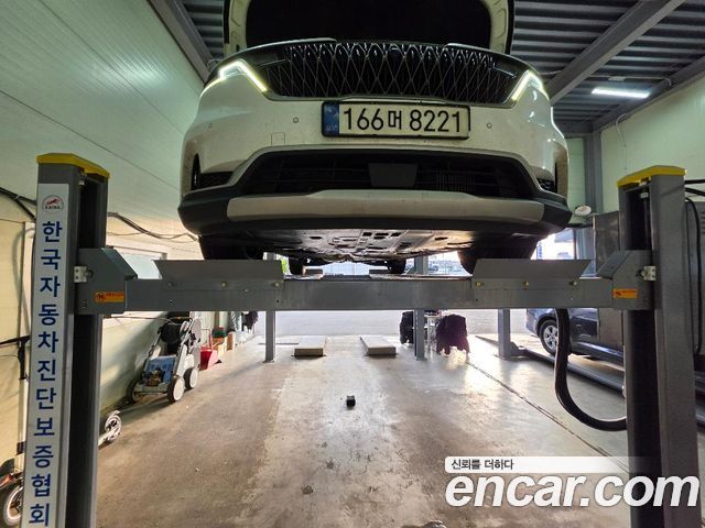 Kia Canival 2023 — photo 1