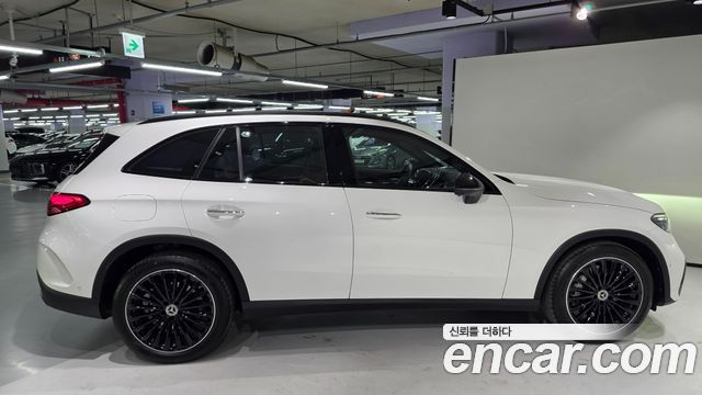 Mercedes-Benz GLC-Class 2026 — photo 9