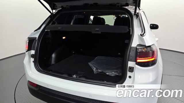 Jeep Compass 2022 — photo 39