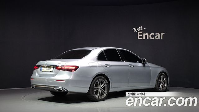 Mercedes-Benz E-Class 2022 — photo 2