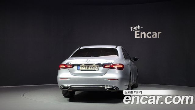 Mercedes-Benz E-Class 2022 — photo 4