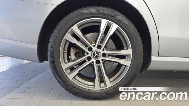 Mercedes-Benz E-Class 2022 — photo 5
