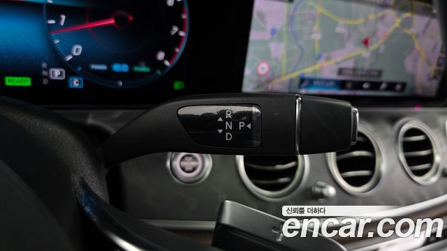 Mercedes-Benz E-Class 2022 — photo 9