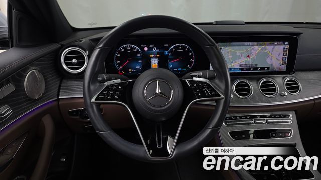 Mercedes-Benz E-Class 2022 — photo 13