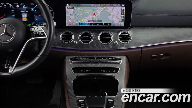 Mercedes-Benz E-Class 2022 — photo 14