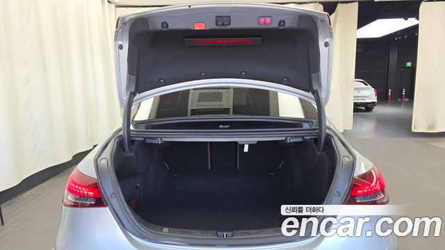 Mercedes-Benz E-Class 2022 — photo 20