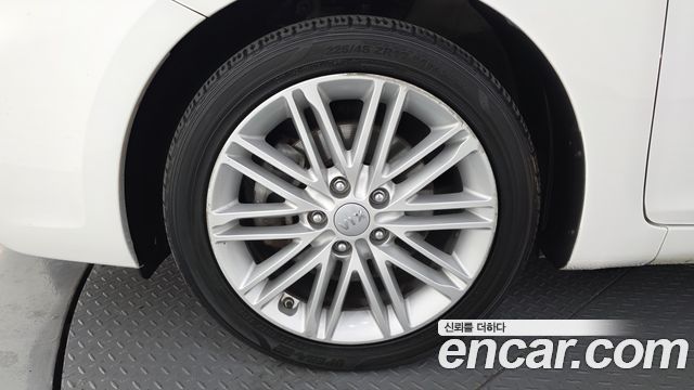 Kia Carens 2017 — photo 5