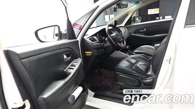 Kia Carens 2017 — photo 10
