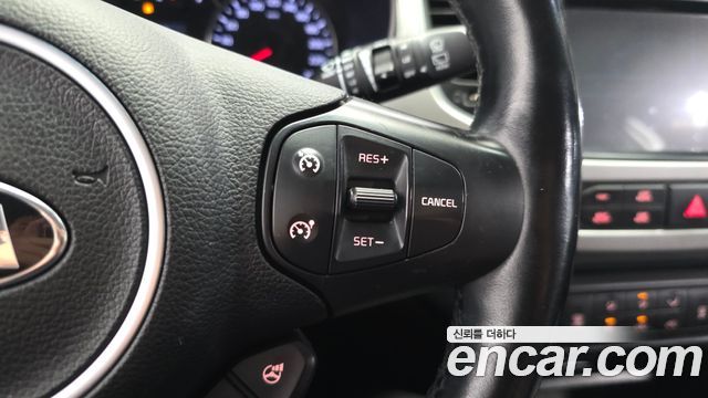 Kia Carens 2017 — photo 17