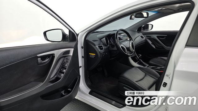 Hyundai AVANTE 2014 — photo 10