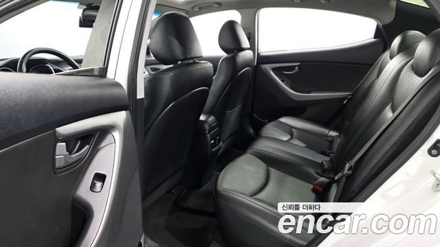 Hyundai AVANTE 2014 — photo 11