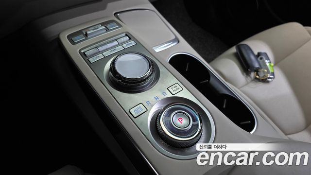 Genesis GV70 2023 — photo 12