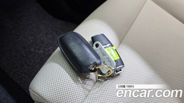 Genesis GV70 2023 — photo 21
