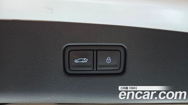 Genesis GV70 2023 — photo 23
