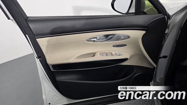 Genesis GV70 2023 — photo 14