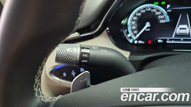 Genesis GV70 2023 — photo 27
