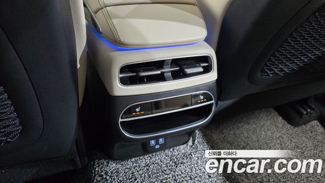 Genesis GV70 2023 — photo 28