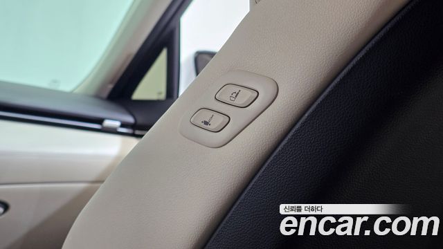 Genesis GV70 2023 — photo 29