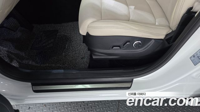 Genesis GV70 2023 — photo 30