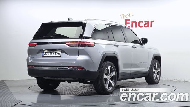 Jeep Cherokee 2023 — photo 2