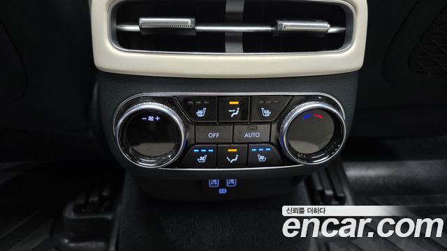 Genesis GV70 2022 — photo 33
