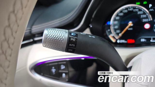 Genesis GV70 2022 — photo 36