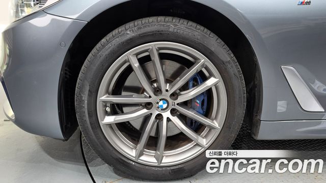 BMW 5-Series 2018 — photo 5