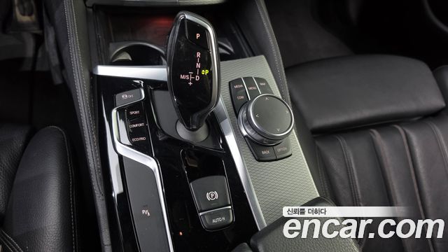 BMW 5-Series 2018 — photo 12